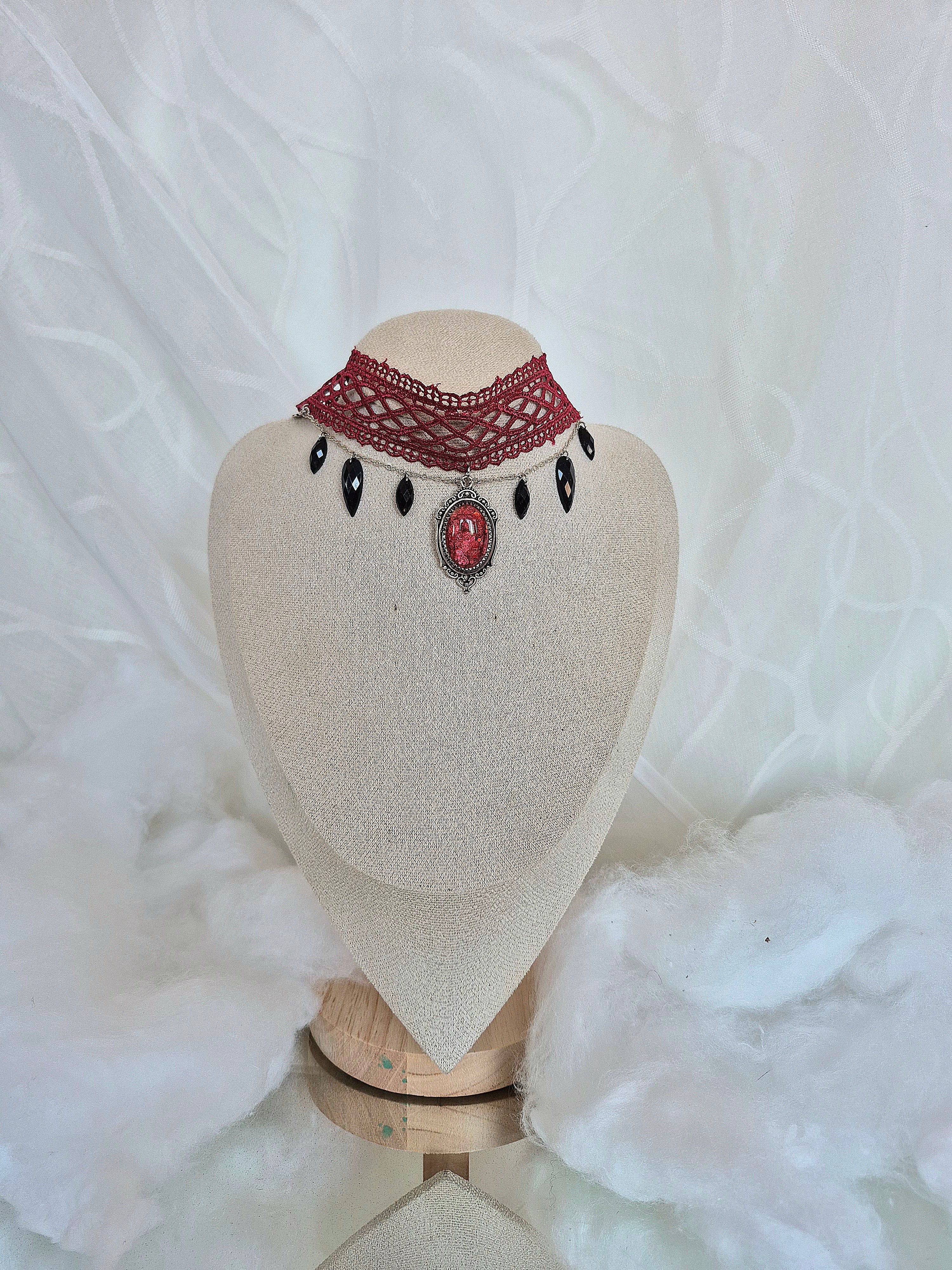 Choker - Scarlet Chainveil