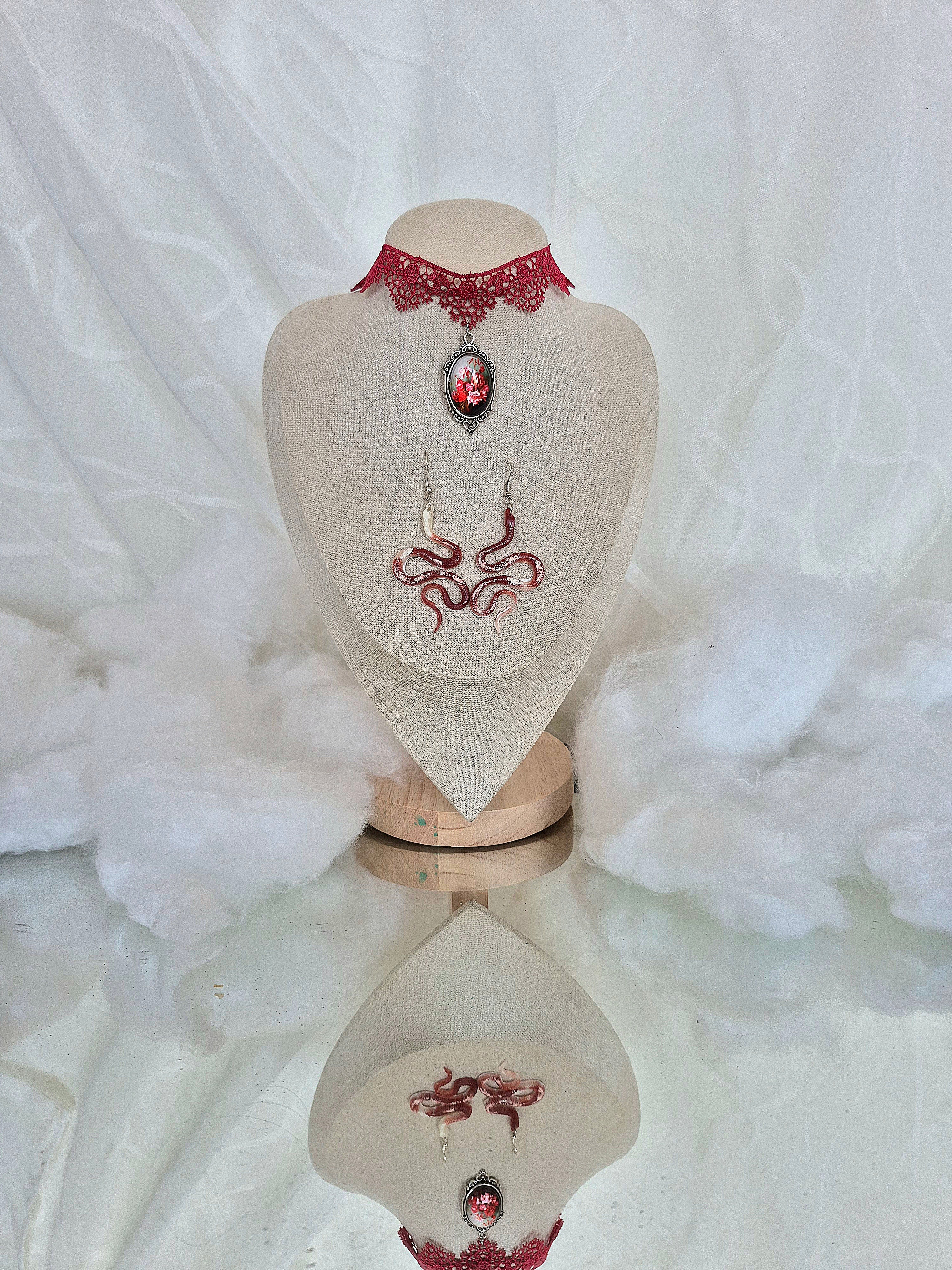 Choker - Scarlet Bloom