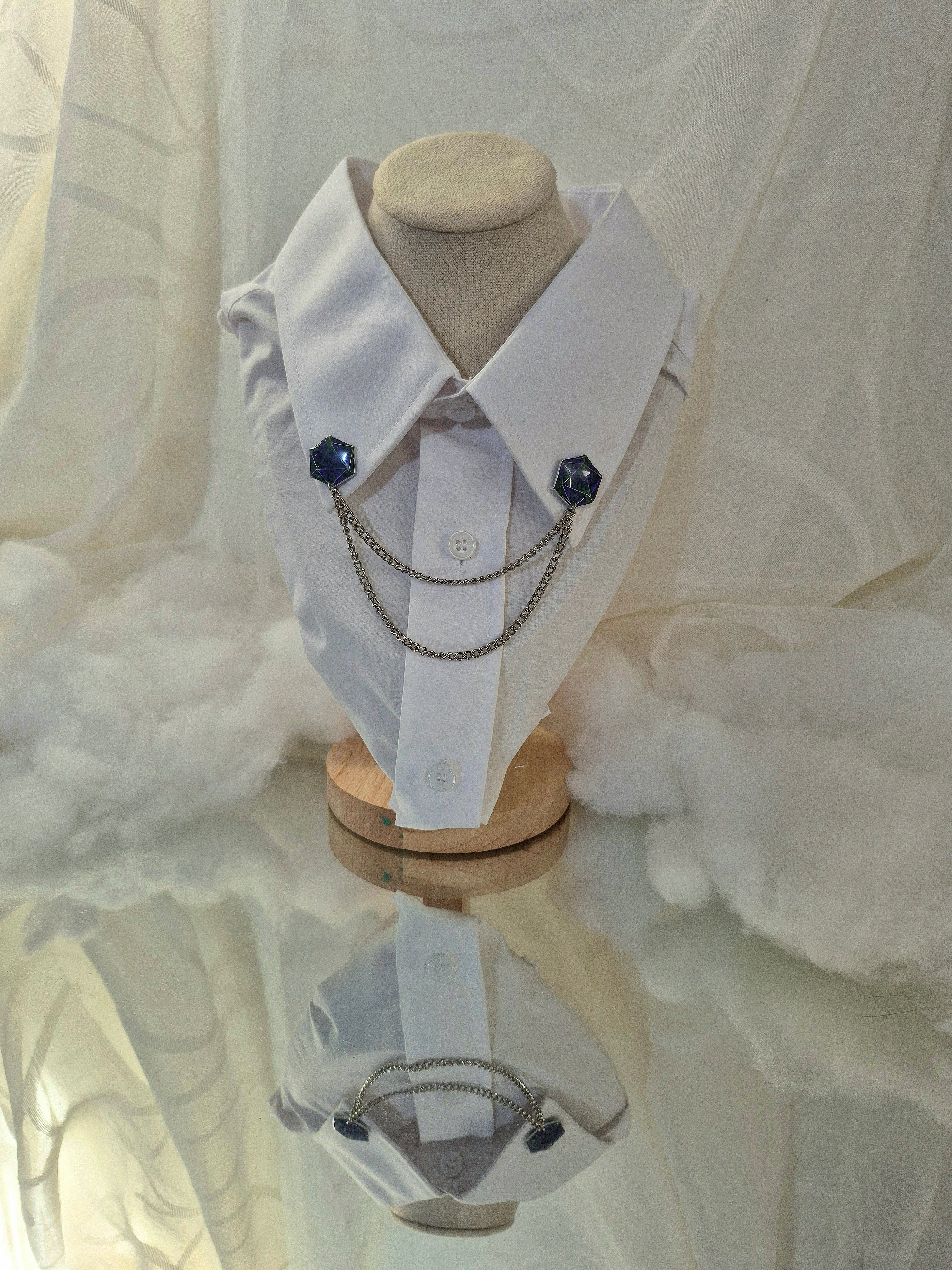 Collar pin - Arcane violet D20