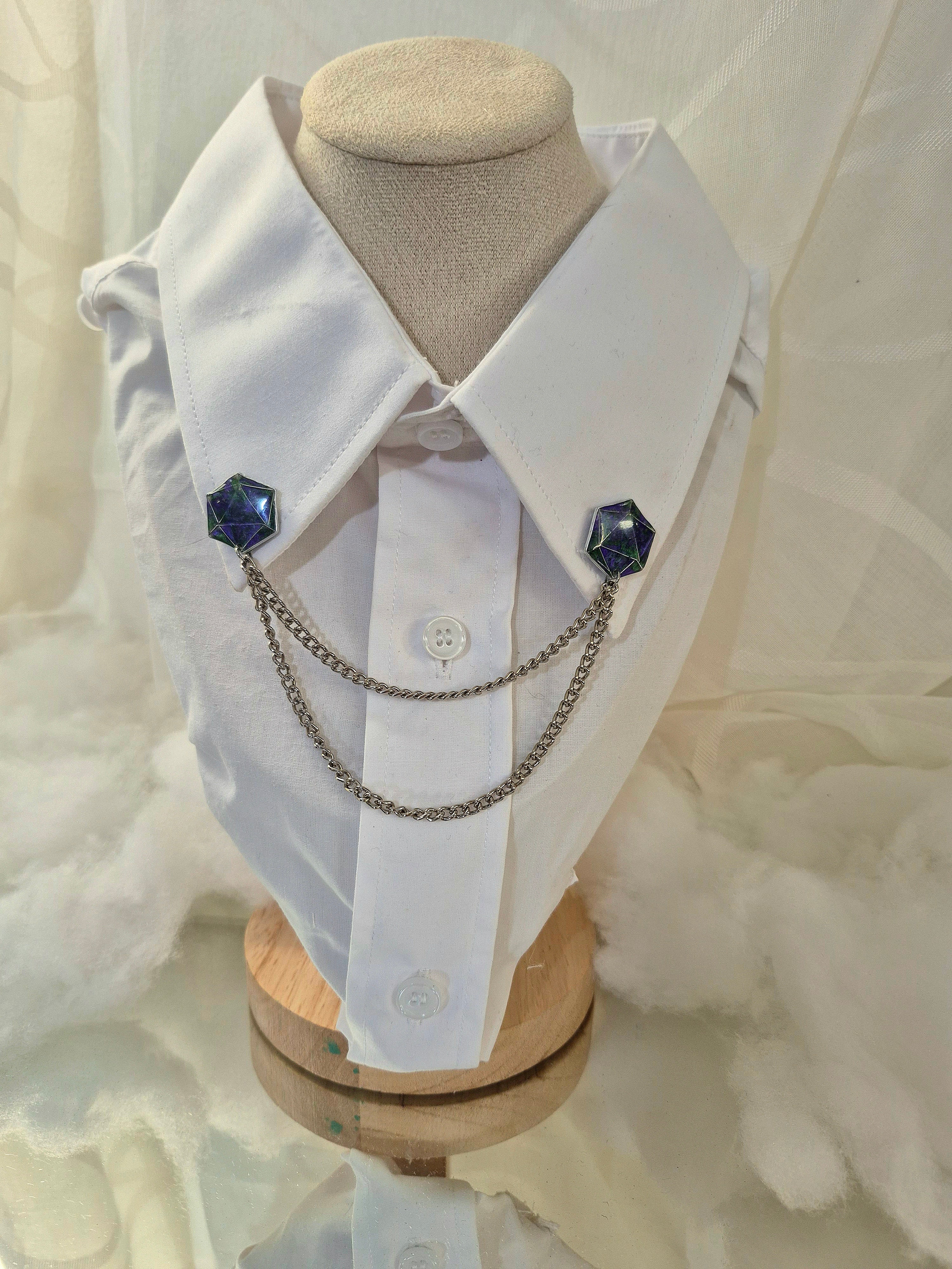 Collar pin - Arcane violet D20