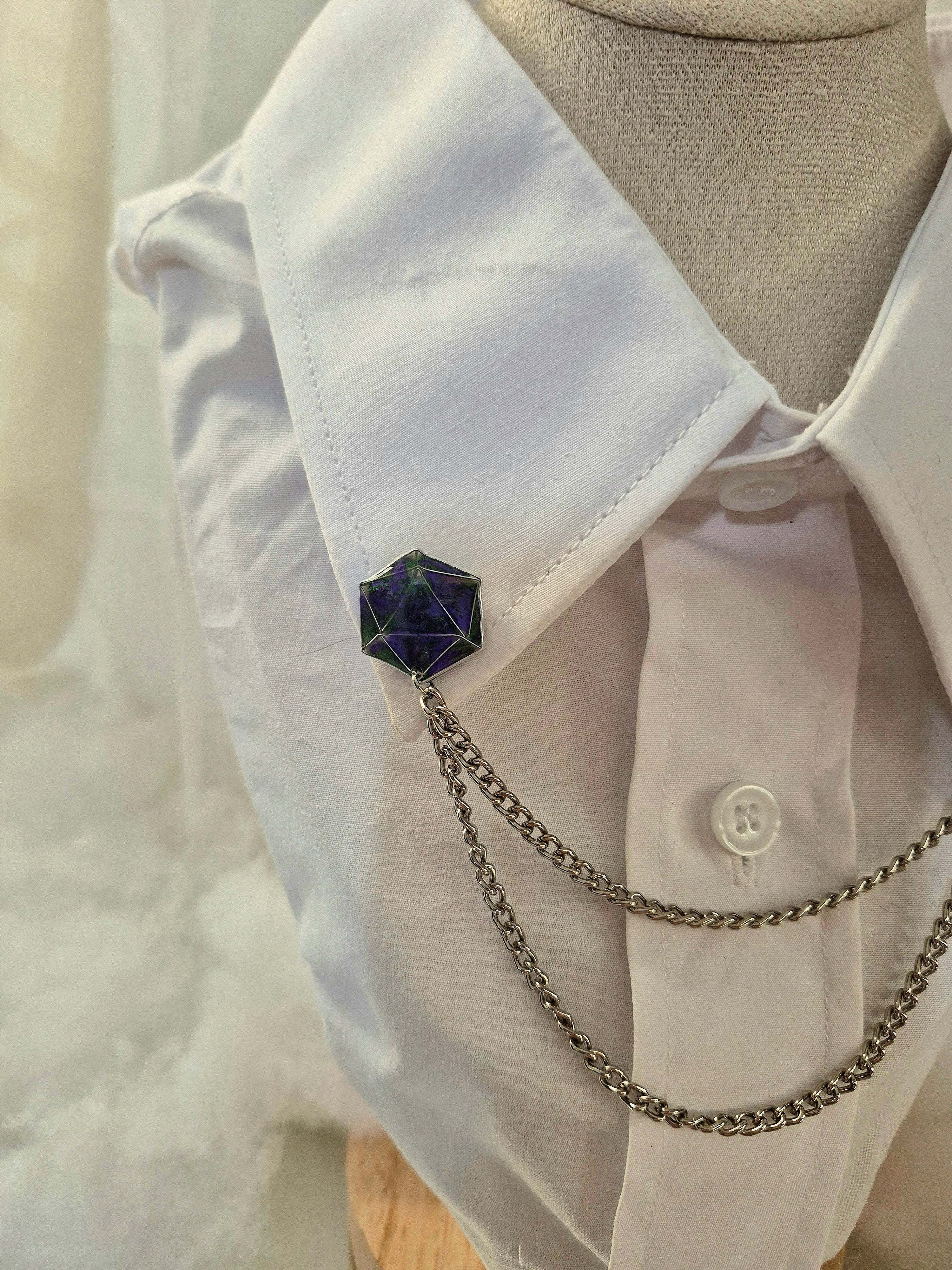 Collar pin - Arcane violet D20
