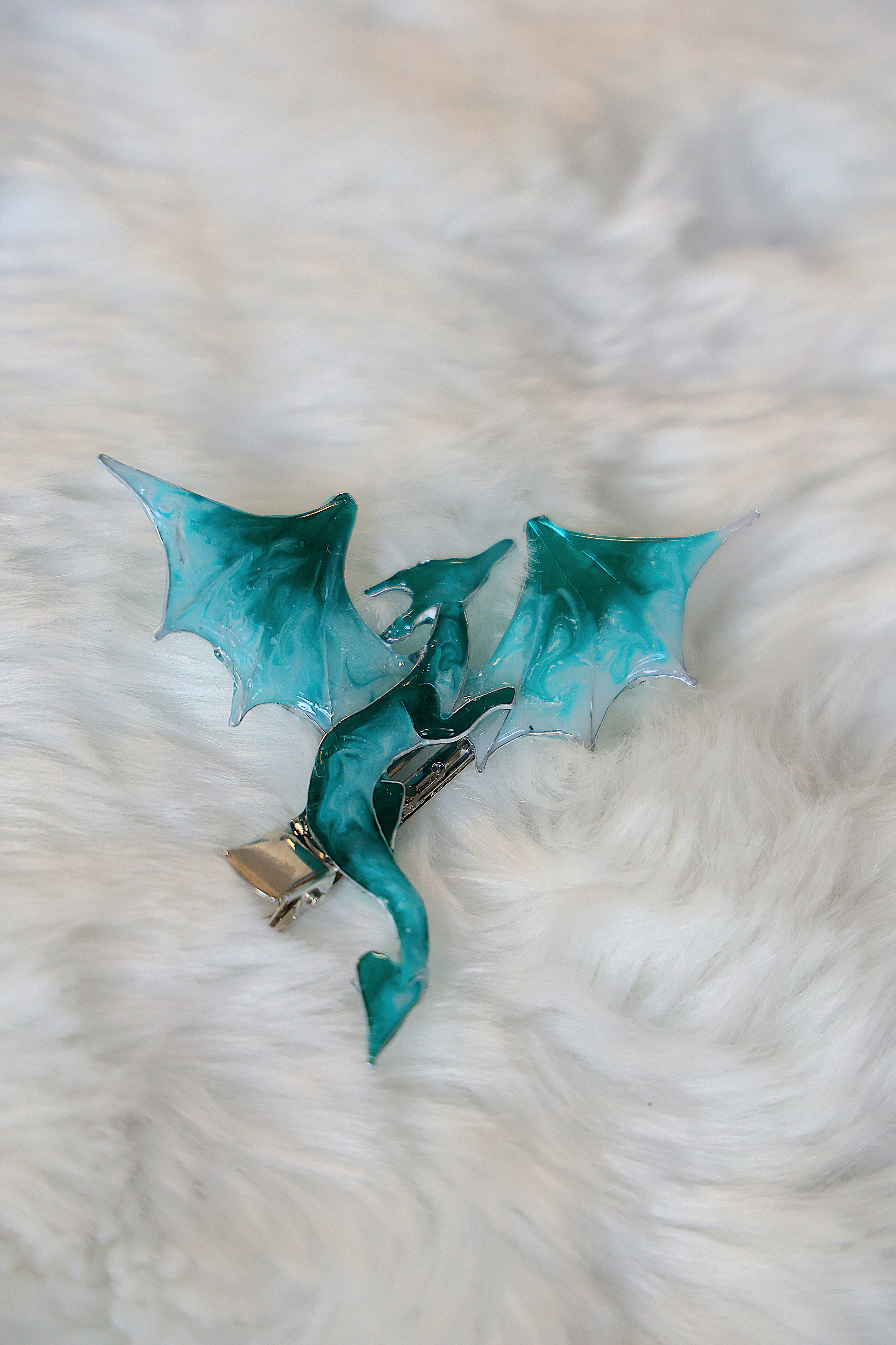 Mythical hairclip - Frostveil Drake