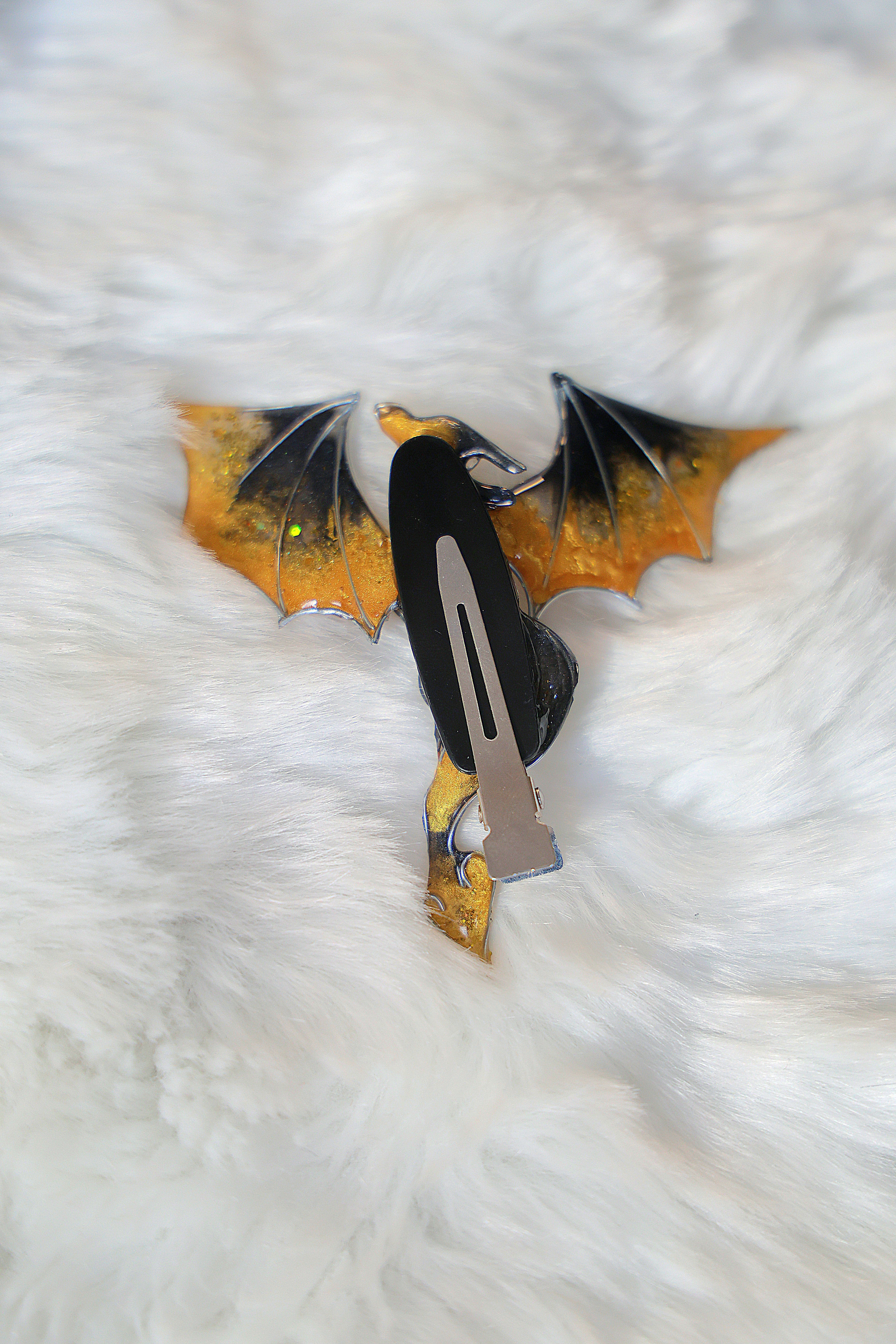 Mythical hairclip - Obsidian Crownwyvern